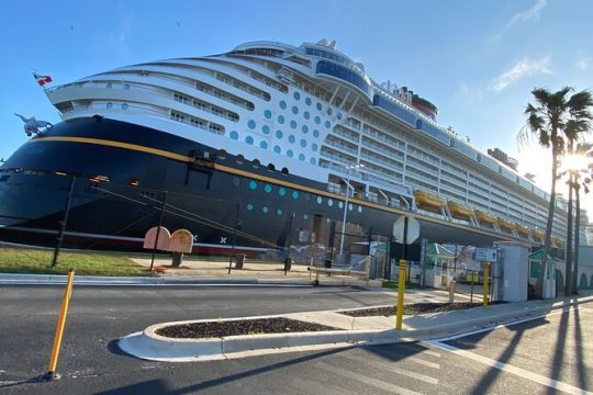 One Way Luxury Transfer to the Cruise Dream
